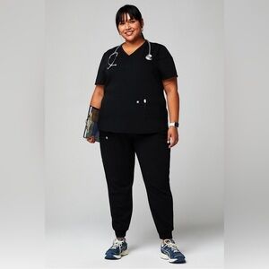 Fabletics Black 2-pocket Scrub Top Short Sleeve V-Neck women’s Size XXL/1X